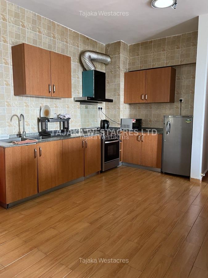Serviced 2 Bed Apartment with En Suite at Rose Avenue - 4