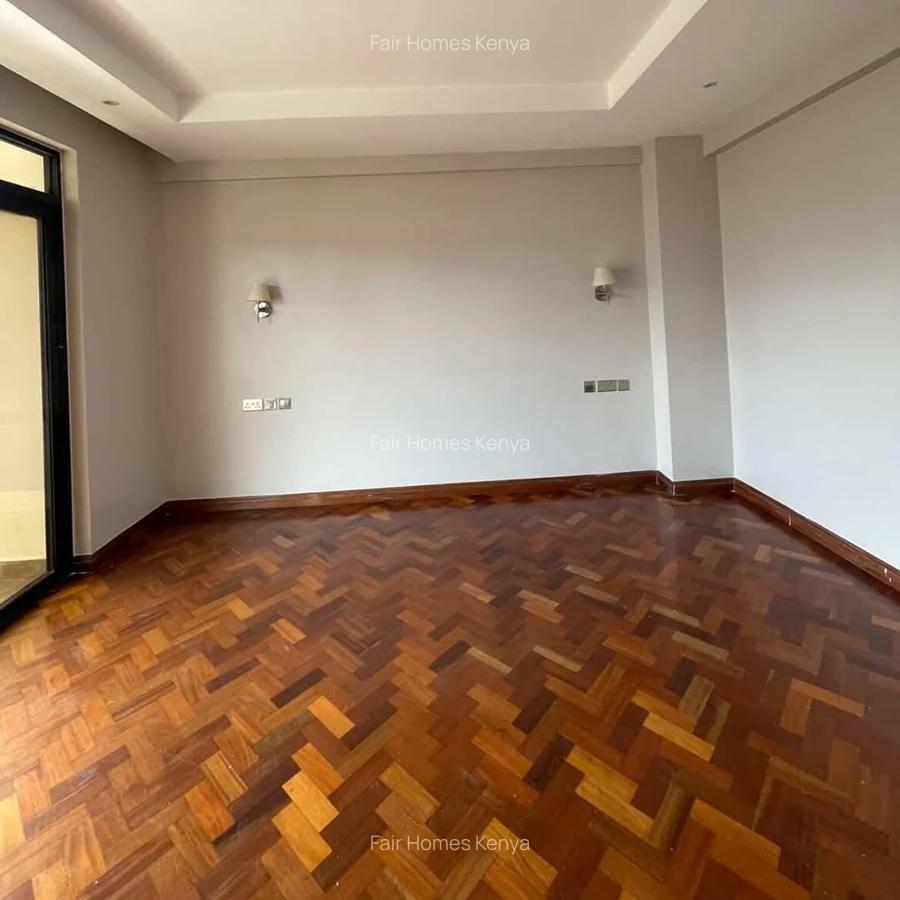4 Bed Apartment with En Suite at Riverside Drive - 10