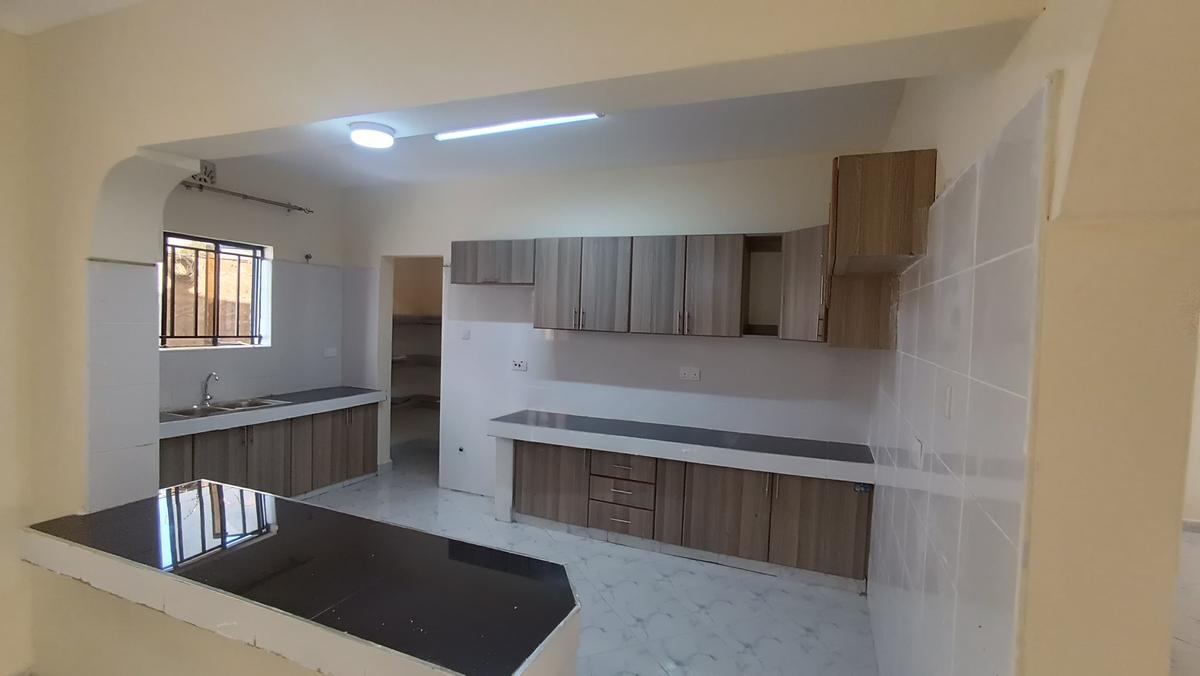 Serviced 3 Bed Apartment with En Suite at Acacia - 4