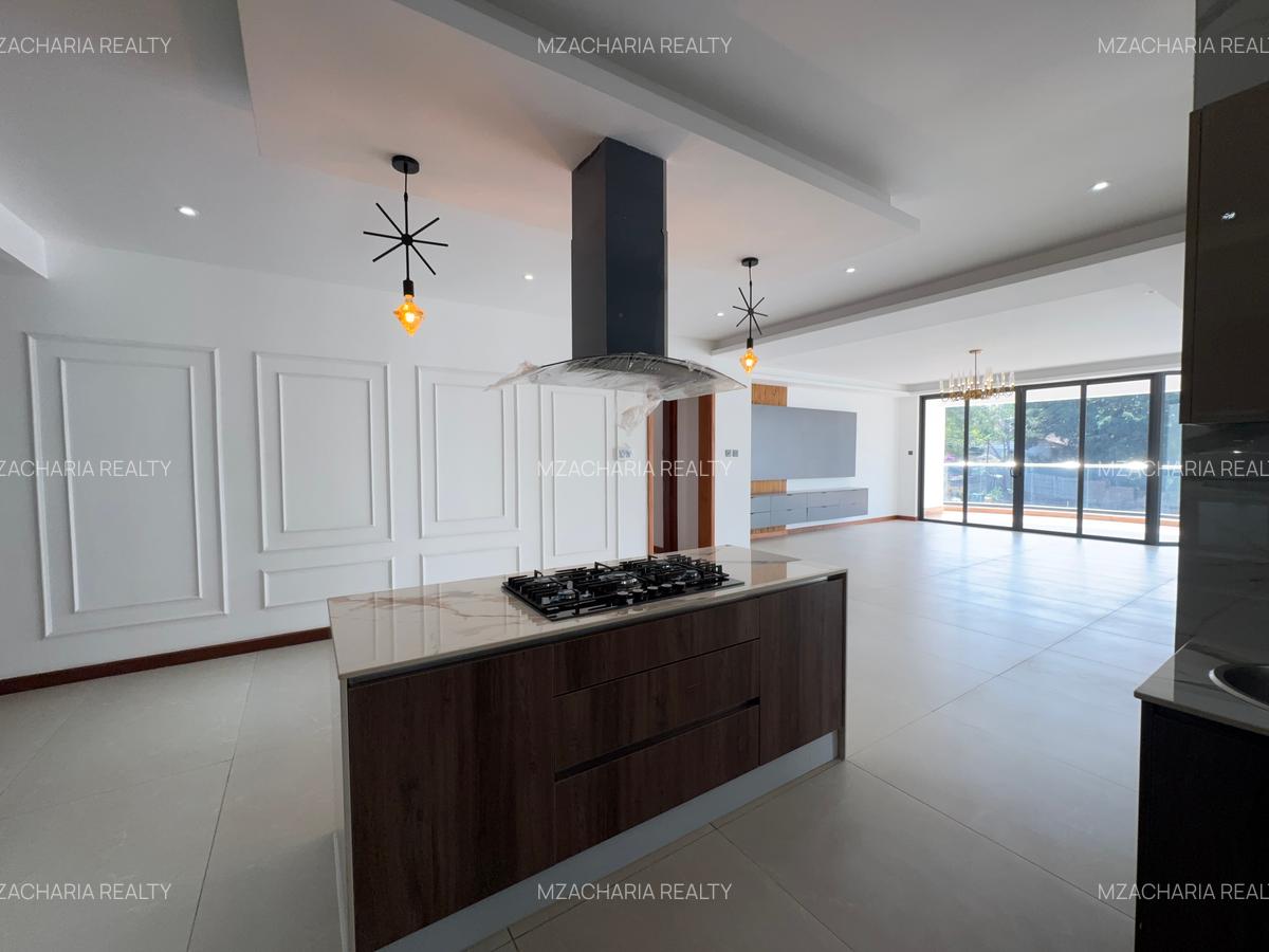 3 Bed Apartment with En Suite in Riverside - 18