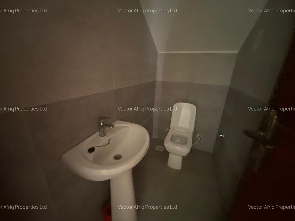 5 Bed House with En Suite in Syokimau - 12