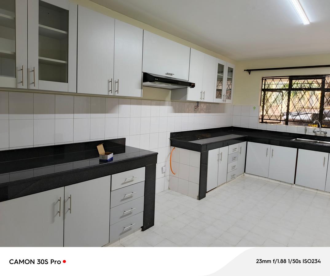4 Bed Apartment with En Suite at Lavington - 17 4 Bed Apartment with En Suite at Lavington - 17