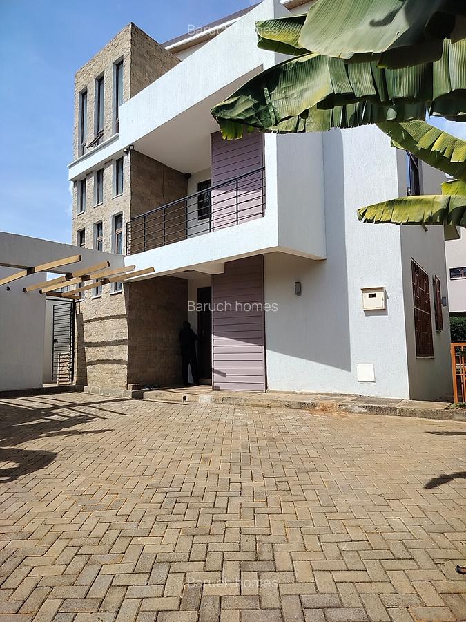 4 Bed Villa with En Suite in Runda - 1