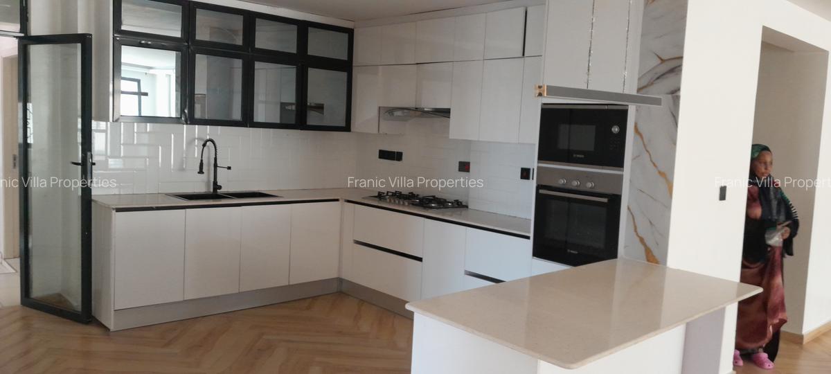 4 Bed Apartment with En Suite at Parklands - 12