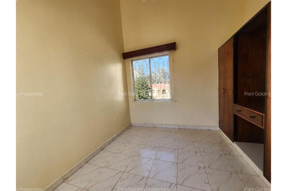 4 Bed Townhouse with En Suite in Nyali Area - 5