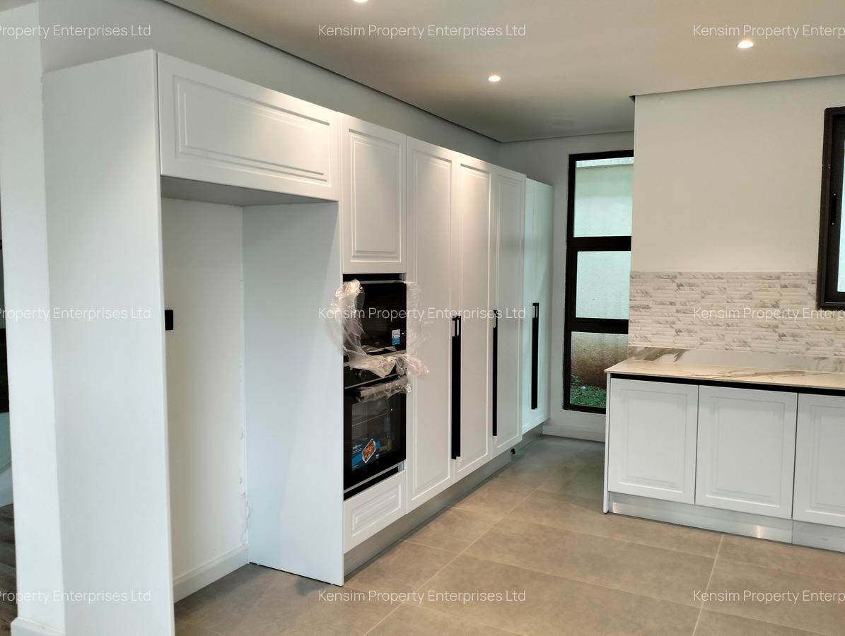 5 Bed Townhouse with En Suite in Lavington - 17