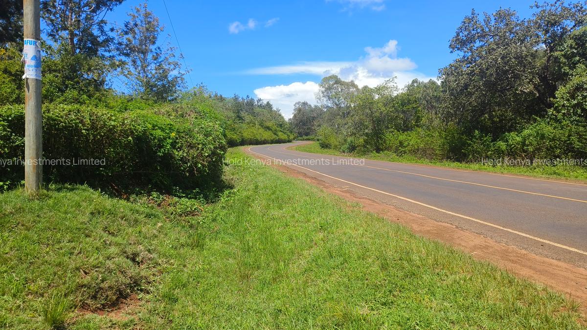 607 ac Land at Makuyu - 1