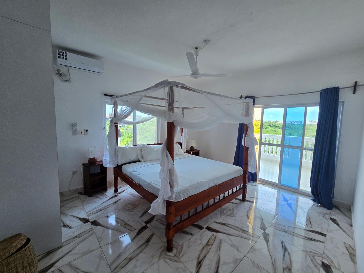 6 Bed House with En Suite in Watamu - 18