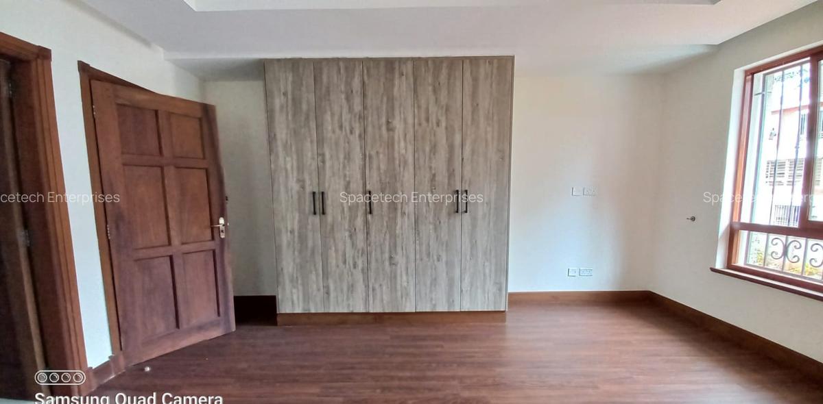 5 Bed Townhouse with En Suite in Spring Valley - 7