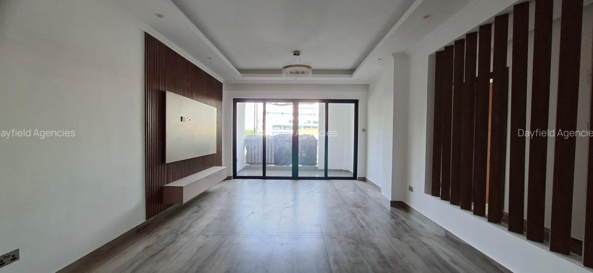 3 Bed Apartment with En Suite in Brookside - 1