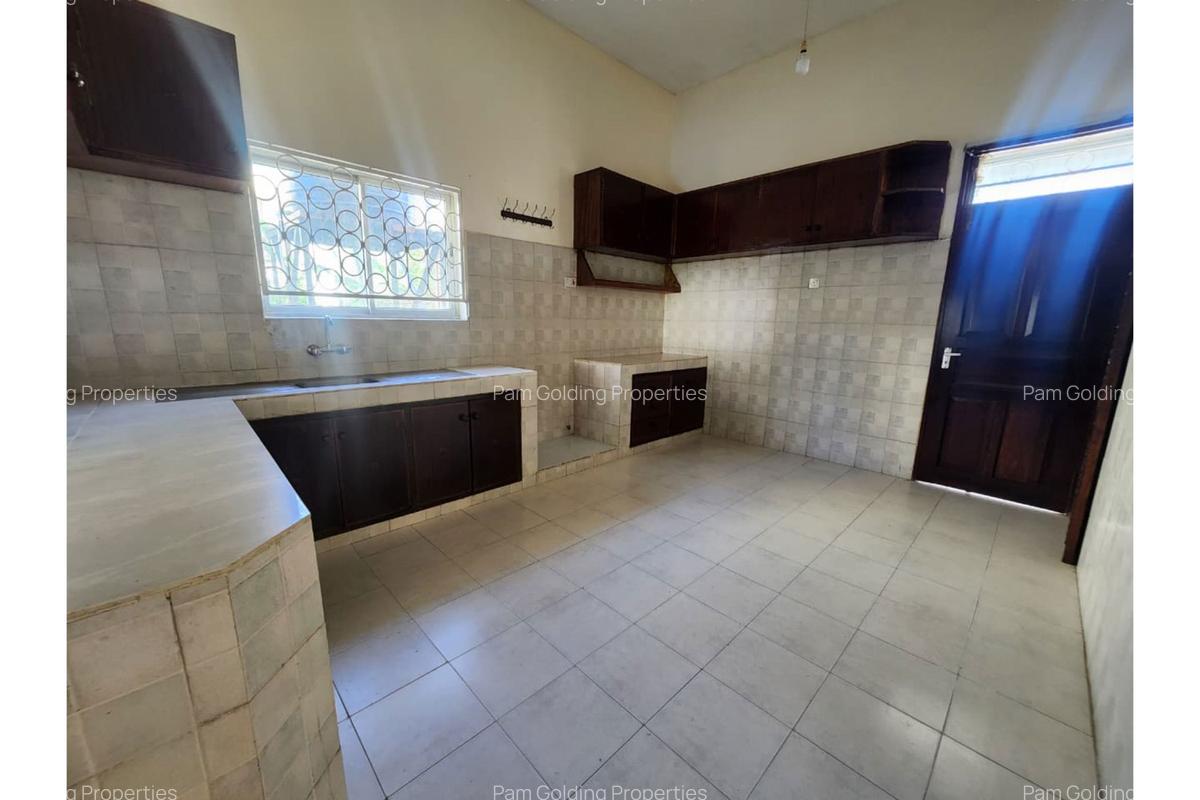 4 Bed Townhouse with En Suite in Nyali Area - 4