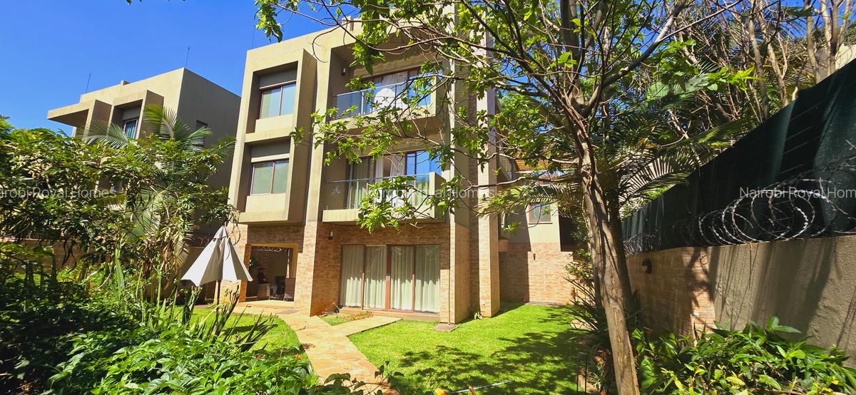 5 Bed Townhouse with En Suite at Off Convent Drive - 3