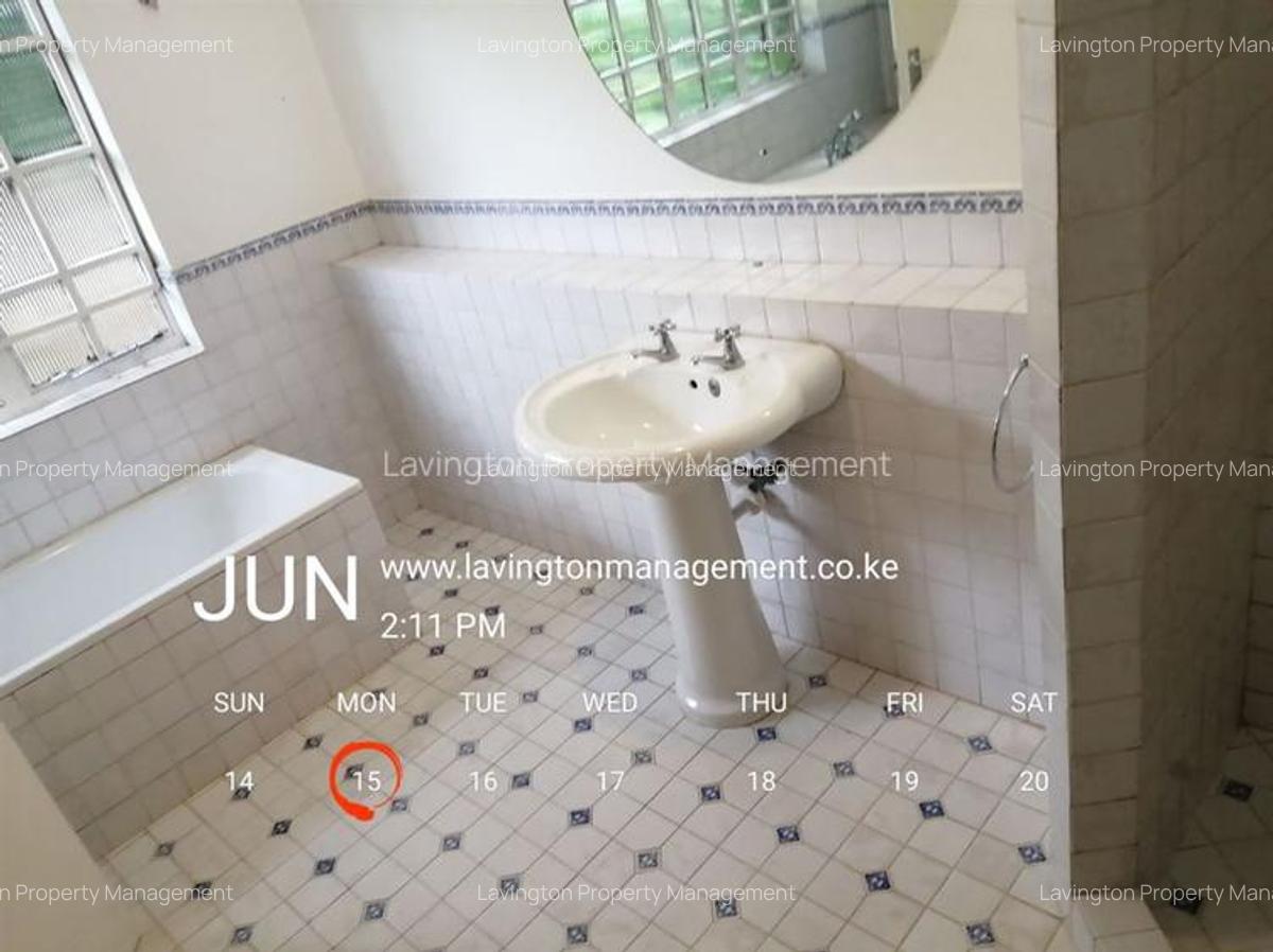 4 Bed House with En Suite at Lavington Green - 8