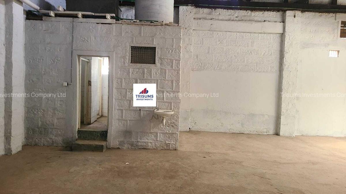 6,000 ft² Warehouse with Fibre Internet in Industrial Area - 3