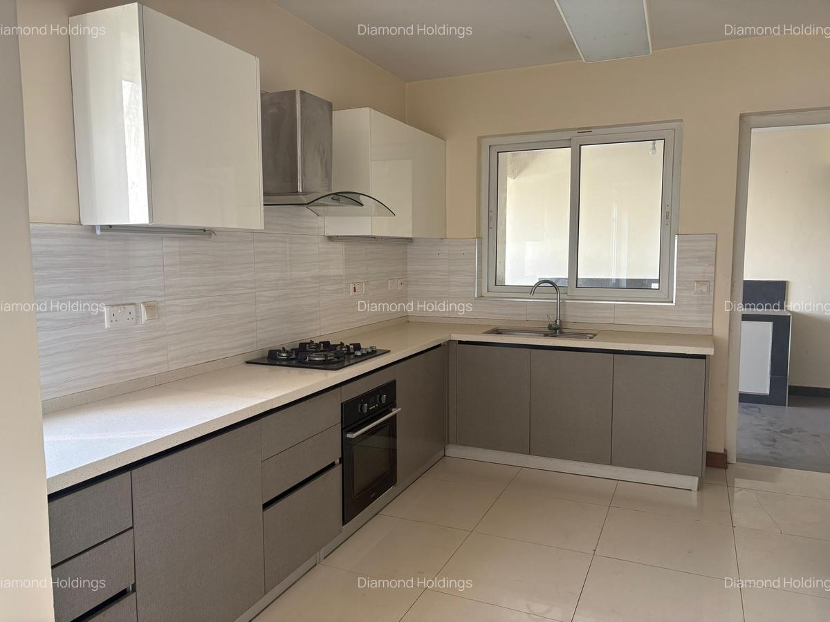 4 Bed Apartment with En Suite at Parklands - 1