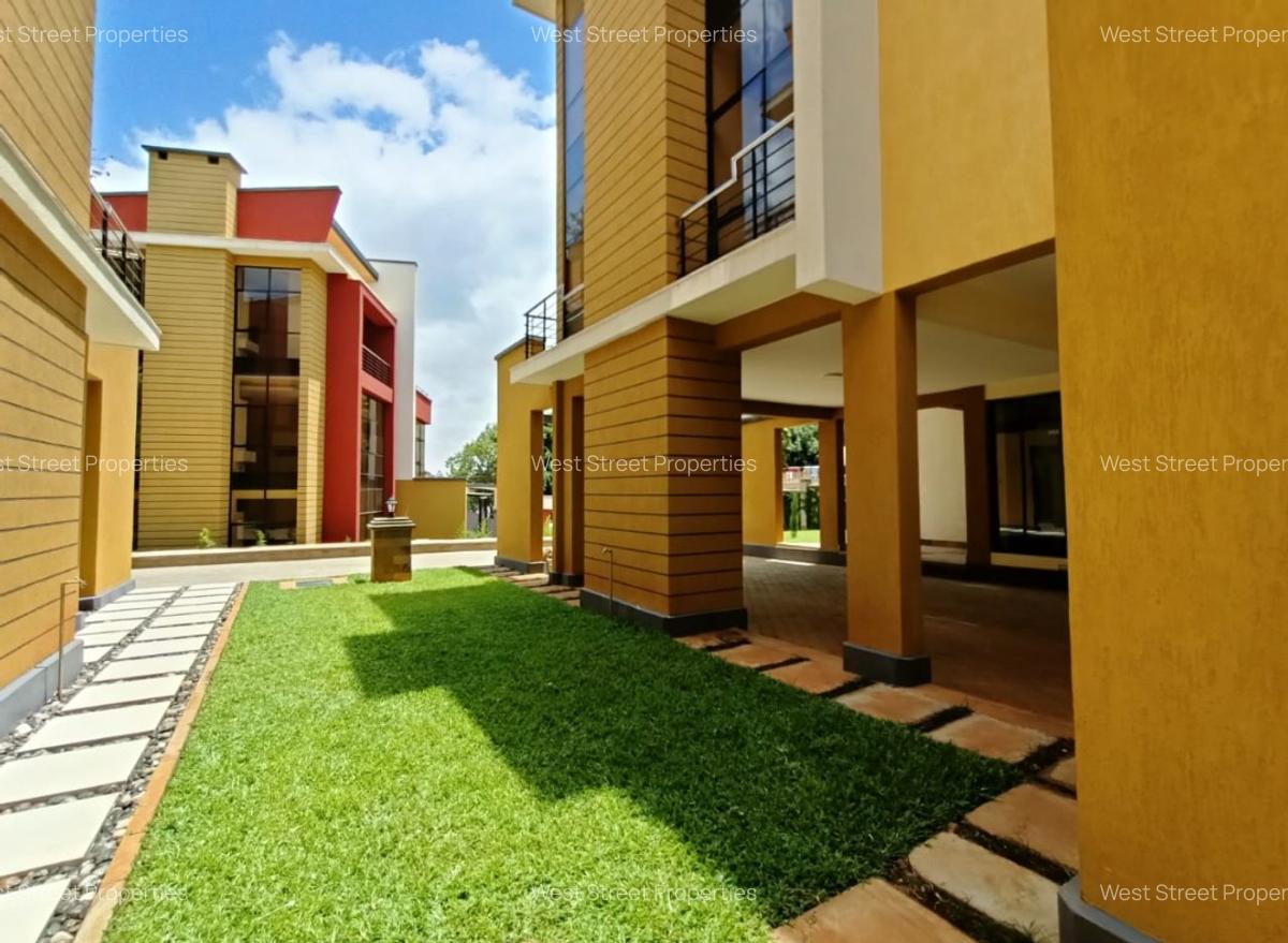 5 Bed Villa with En Suite at Lavington - 2