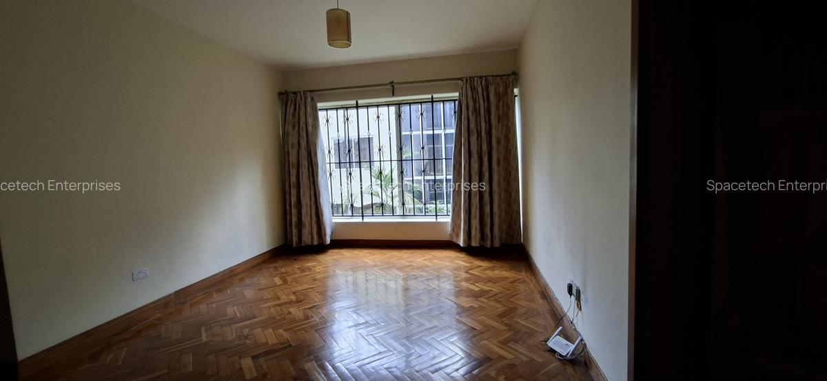 5 Bed Townhouse with En Suite in Spring Valley - 16