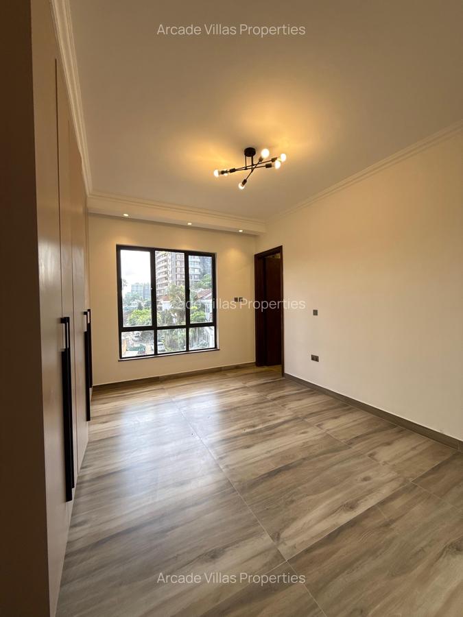 2 Bed Apartment with En Suite in Brookside - 14