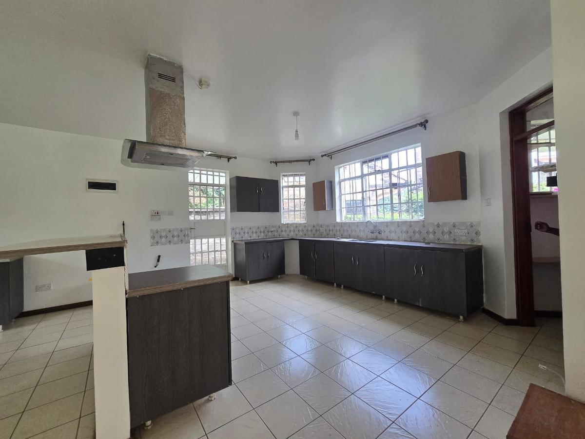 4 Bed House with En Suite in Spring Valley - 13