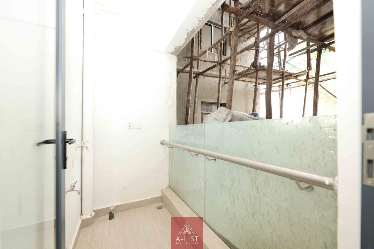 1 Bed Apartment with En Suite at Westlands Road - 8