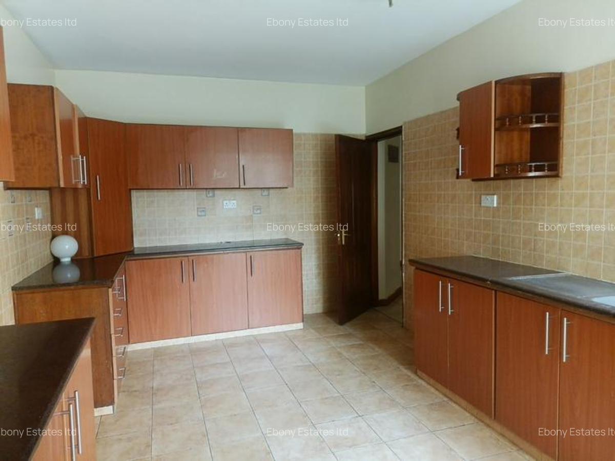 4 Bed Townhouse with En Suite in Lavington - 2