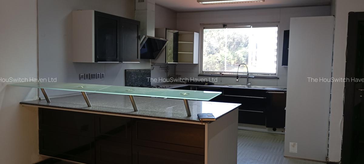 3 Bed Apartment with En Suite at Off Riverside Drive - 4