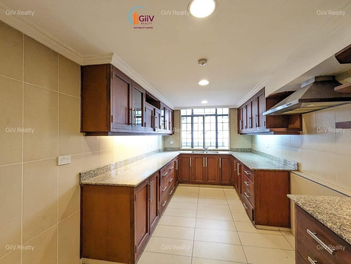 3 Bed Apartment with En Suite in Riverside - 7