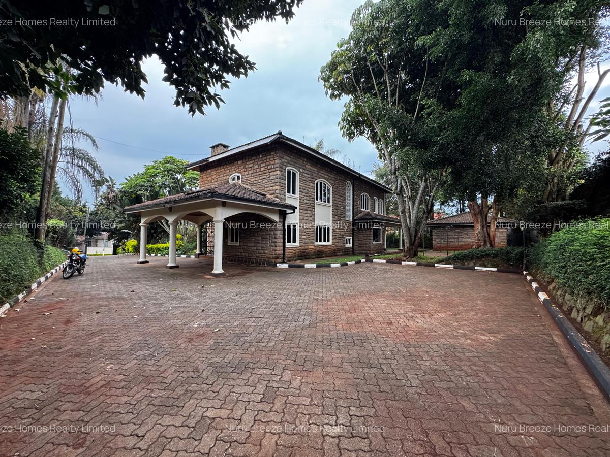 5 Bed House with En Suite in Hill View - 5