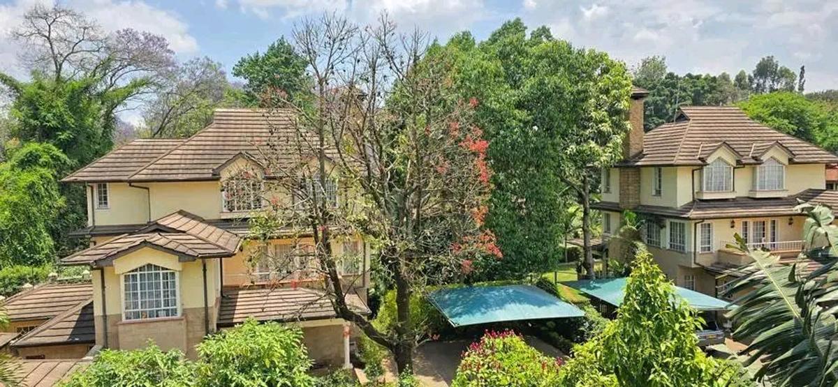 5 Bed Townhouse with En Suite at Lavington Green - 2