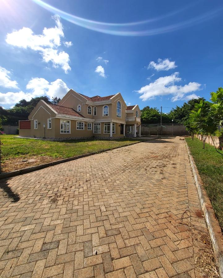 5 Bed House with En Suite in Garden Estate - 3