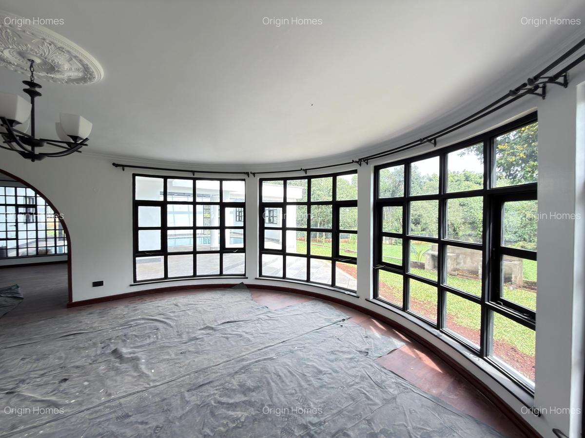 5 Bed House with En Suite at Windsor - 10