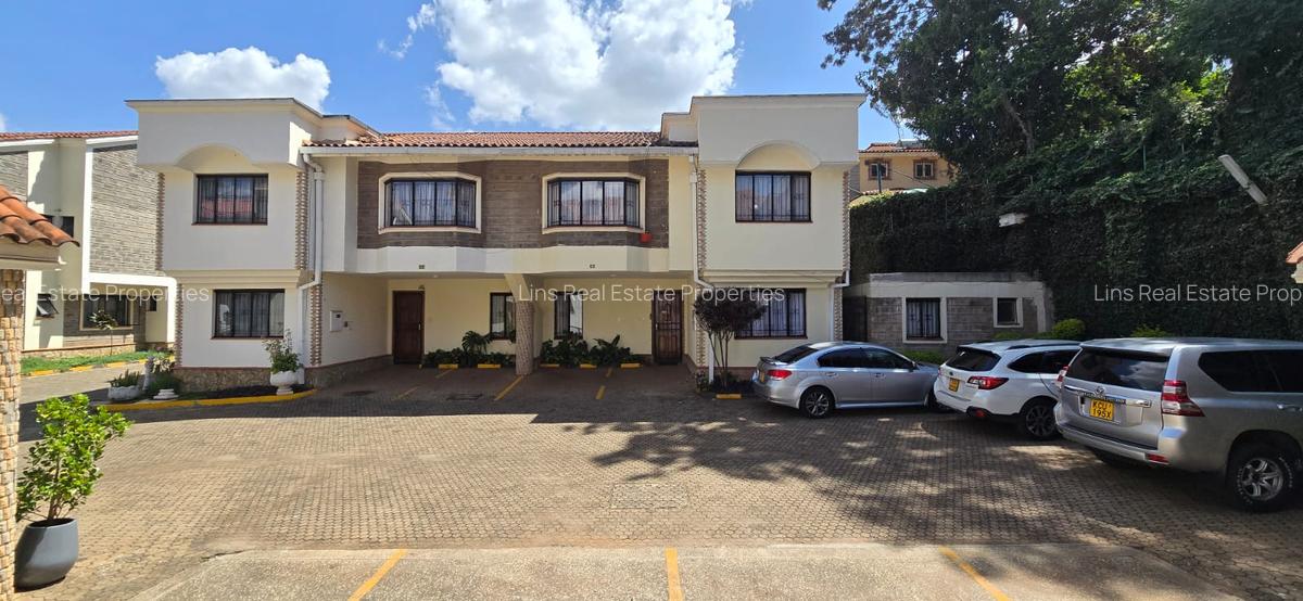 4 Bed Townhouse with En Suite in Brookside - 1