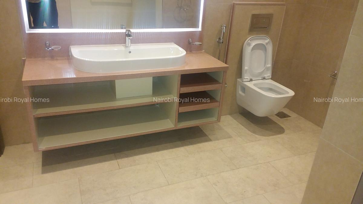 5 Bed House with En Suite at Flem Tree - 9