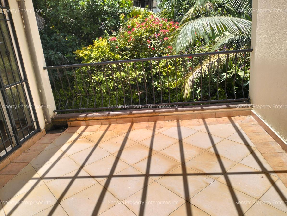 5 Bed Townhouse with En Suite in Brookside - 9