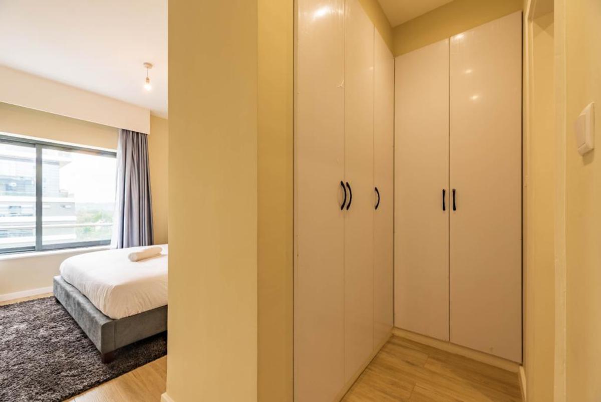 Serviced 1 Bed Apartment with En Suite at Riverside - 14