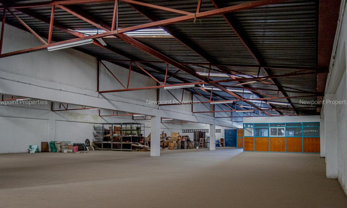 5,000 ft² Warehouse with Backup Generator in Industrial Area - 5