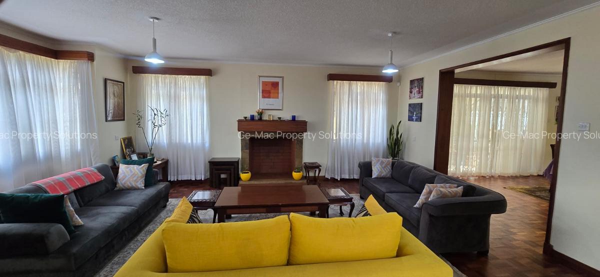 5 Bed House with En Suite in Lavington - 4