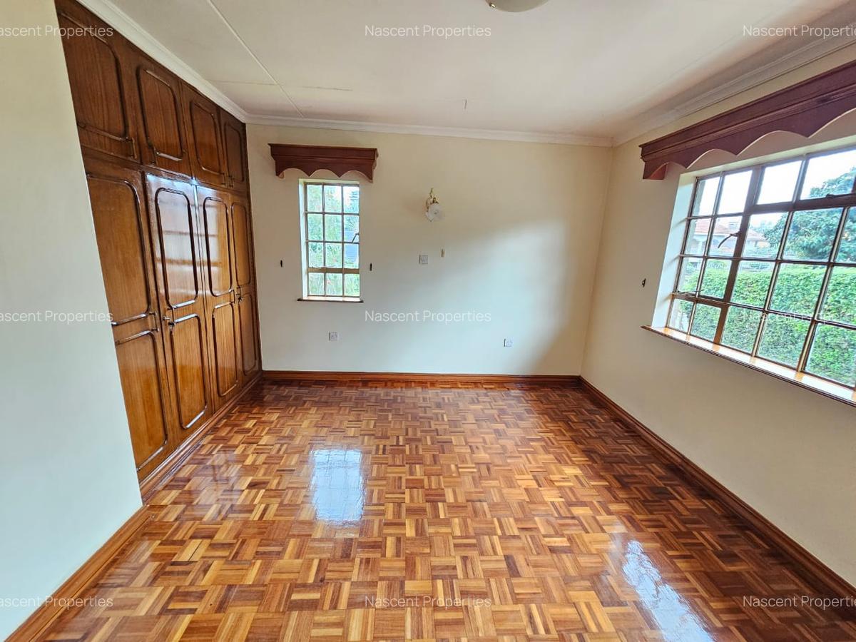 4 Bed House with En Suite at Evergreen - 10