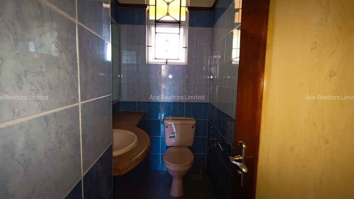 4 Bed Apartment with En Suite at Riverside Drive - 12