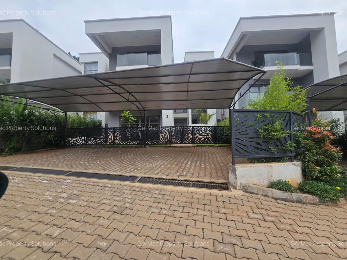 5 Bed House with En Suite in Lavington - 2