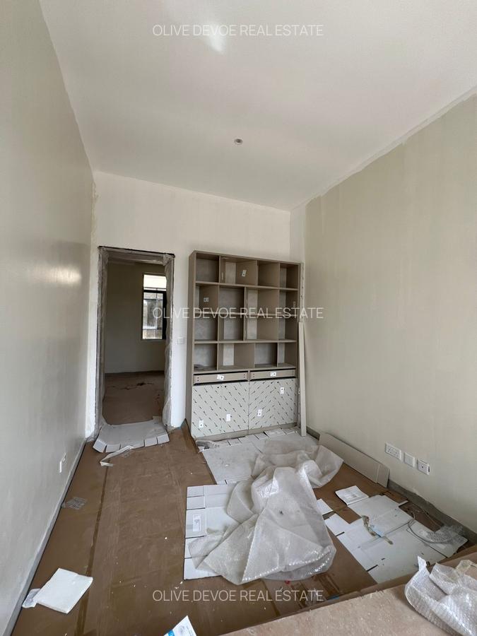 6 Bed Townhouse with En Suite in Lavington - 3