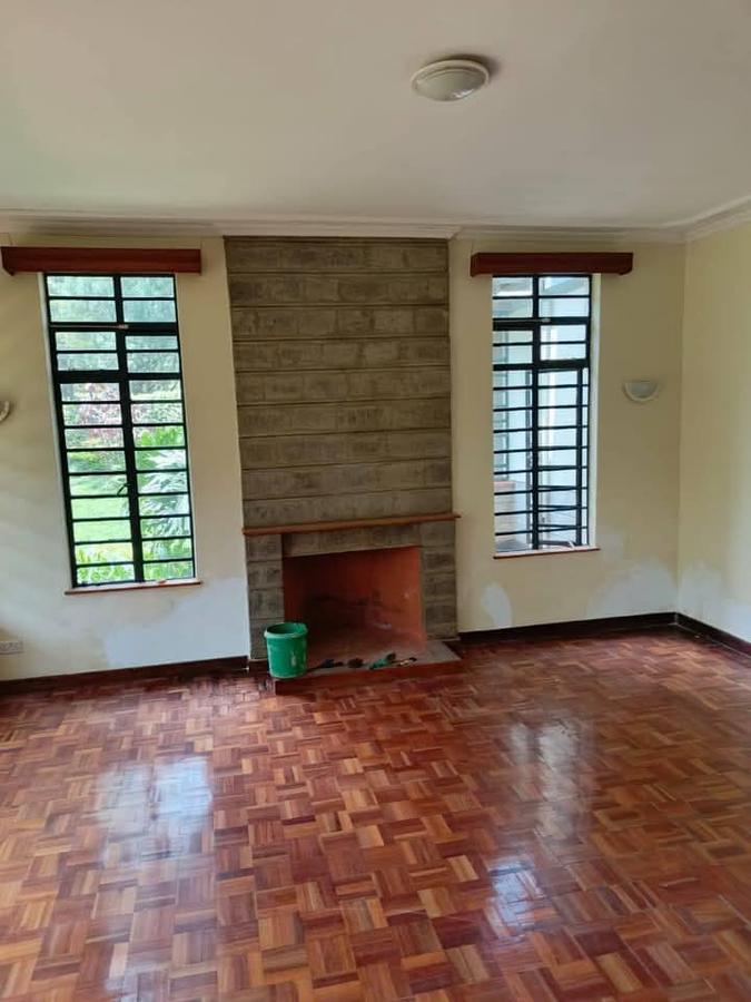 4 Bed House with Swimming Pool in Rosslyn - 11