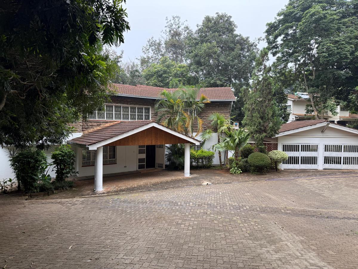 5 Bed House with En Suite in Runda - 2