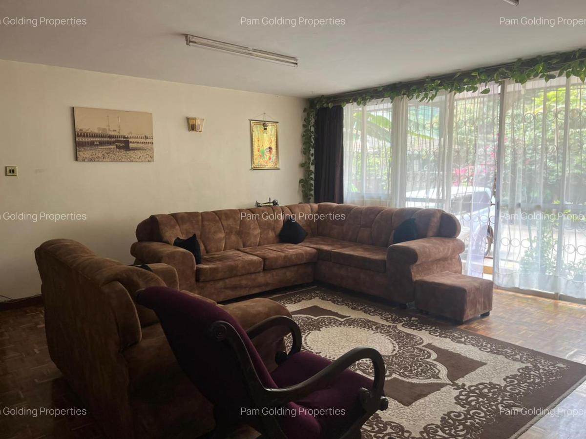 3 Bed Apartment with En Suite at Cresent Close - 4