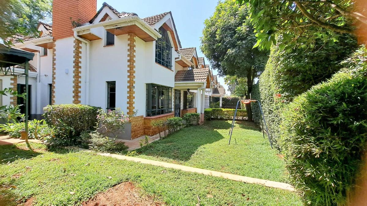 5 bed townhouse with en suite at lavington