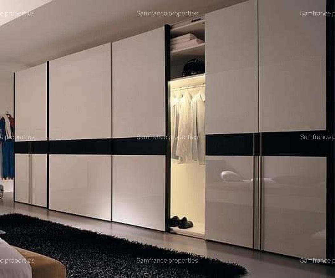 Serviced 2 Bed Apartment with En Suite at Links Road - 10