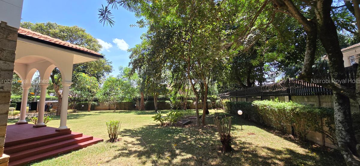 4 Bed House with En Suite at Acacia Drive - 12