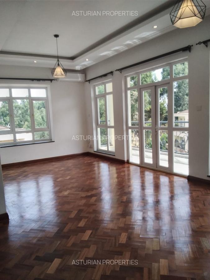 6 Bed Townhouse with En Suite in Lavington - 2