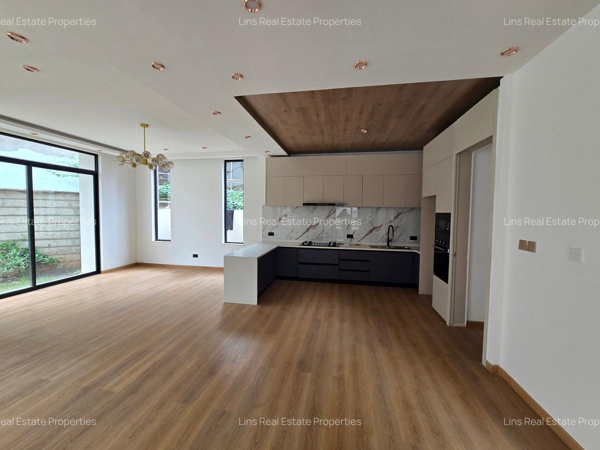 5 Bed Townhouse with En Suite in Lavington - 2