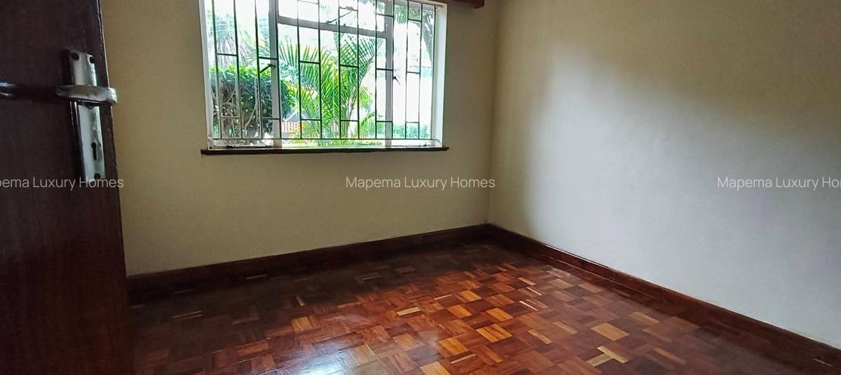 4 Bed House with En Suite at Rosslyn - 16